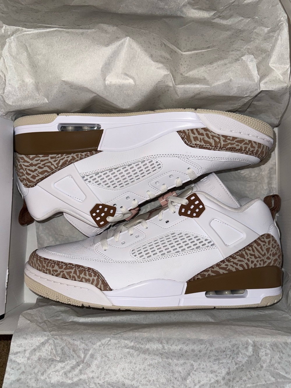 Jordan• Spizike Low in White, Archeo Brown, Light Bone, Pink Oxford